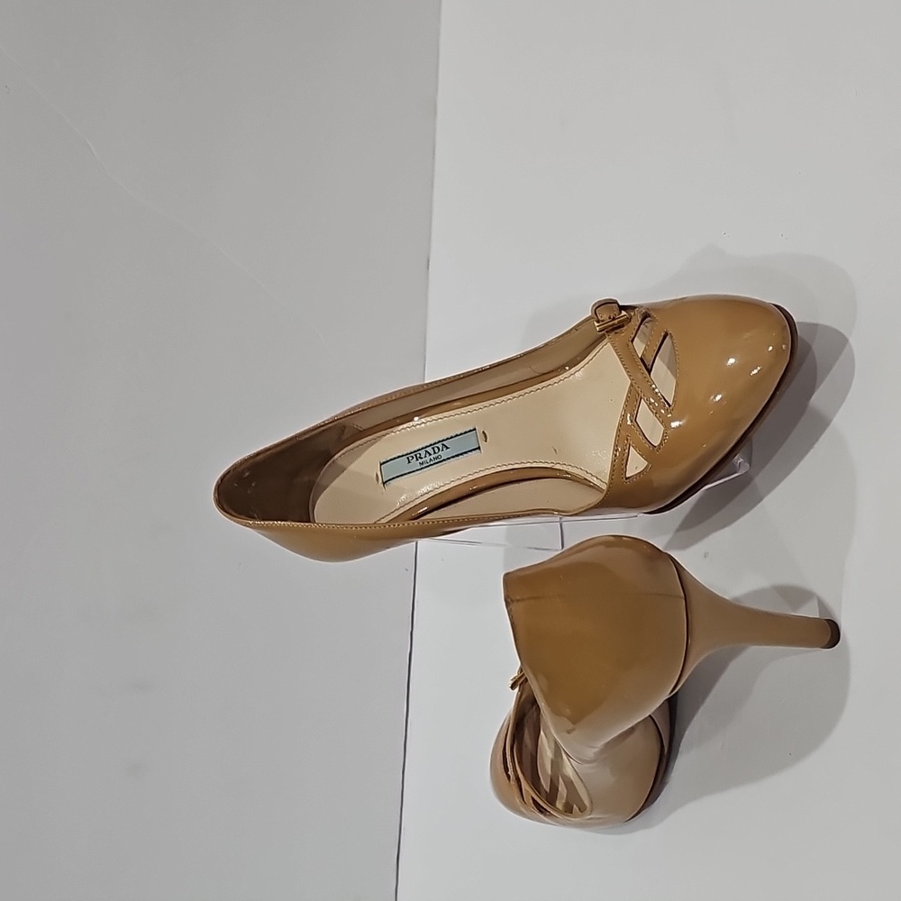 Prada  Pumps Donna heels with buckle at rounded toe. Tan/nude size 3/ 36